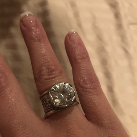 COPY - Queen For A Day ring - Picture 1 of 4